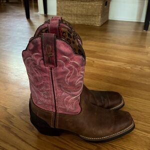 Vintage ladies square toe Tony Lama boots!